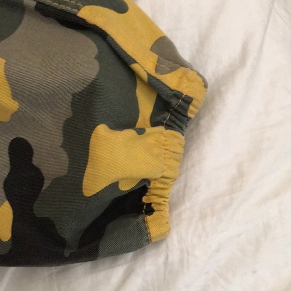 yellow camouflage cargo pants - Picture 3 of 3